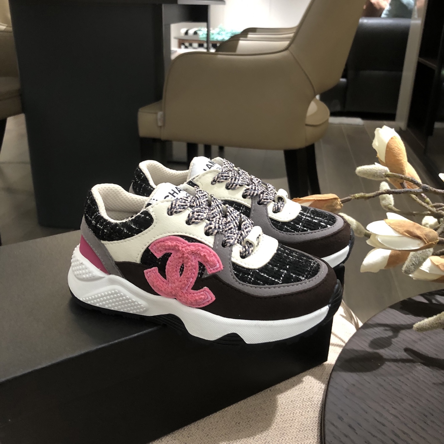 Children's shoes child
